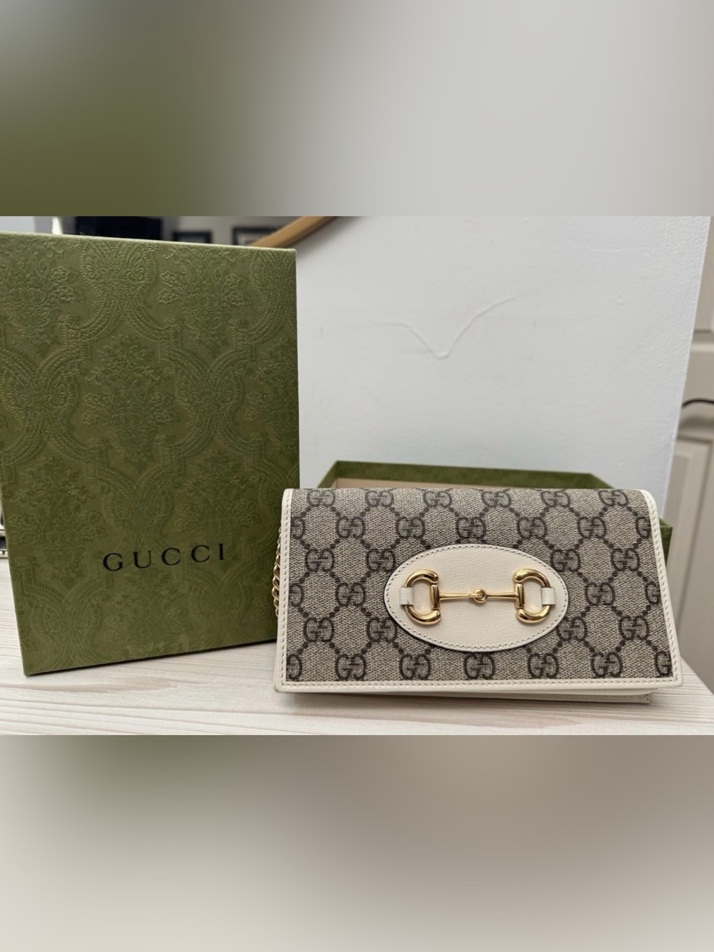 Gucci Horsebit 1955 Wallet On Chain in white leather/GG Supreme canvas
